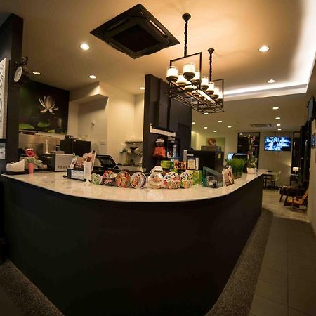 Bizz Hotel Puchong Bagian luar foto