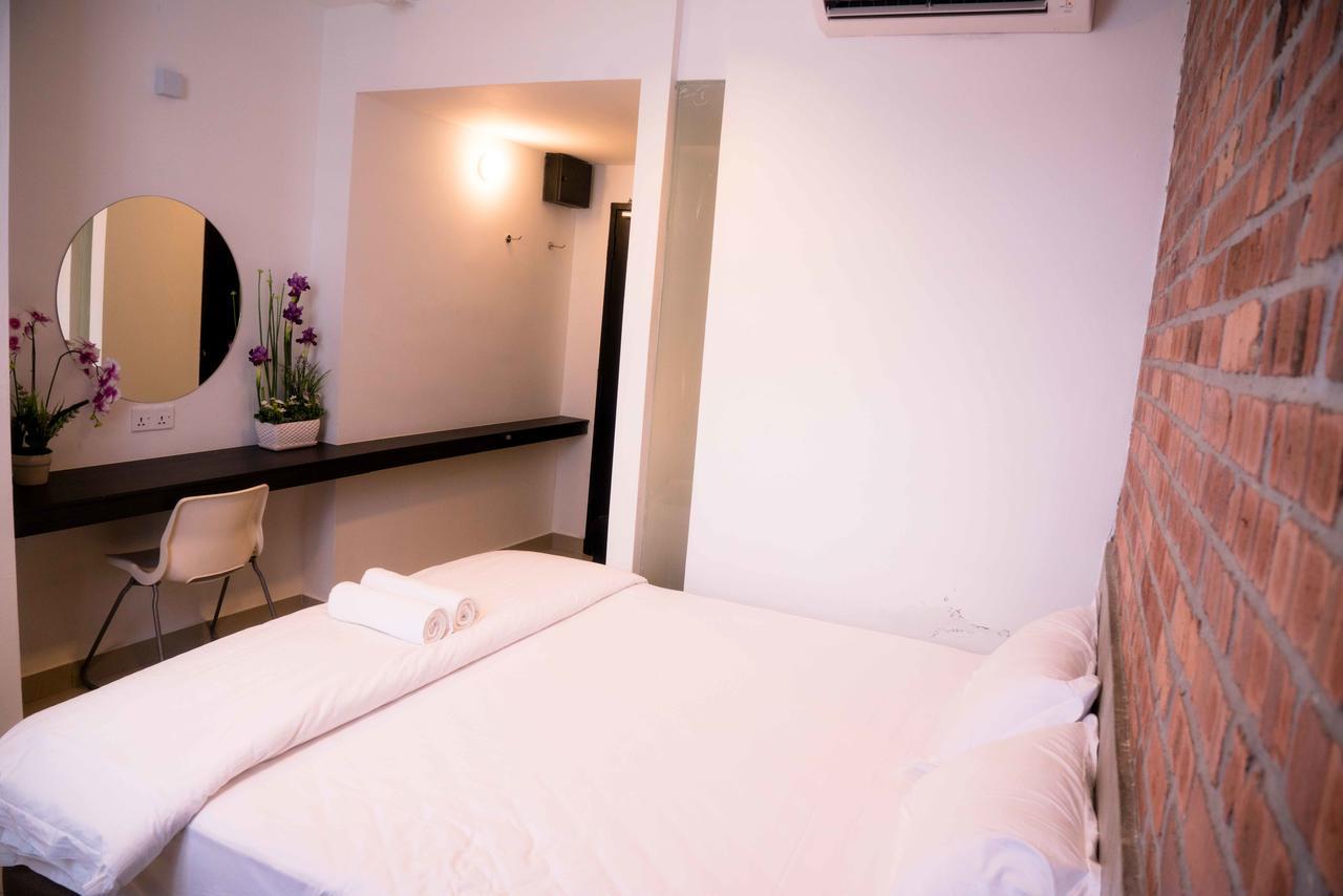 Bizz Hotel Puchong Bagian luar foto