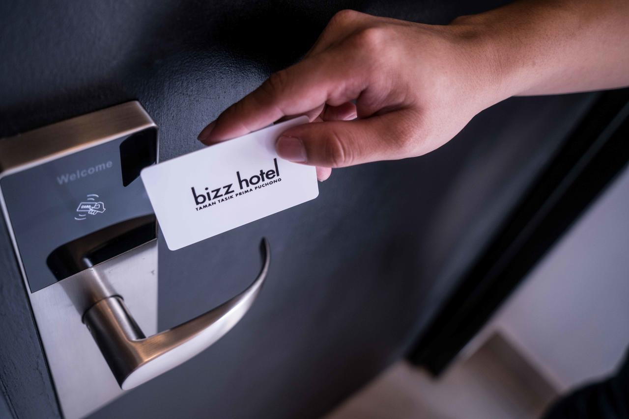 Bizz Hotel Puchong Bagian luar foto